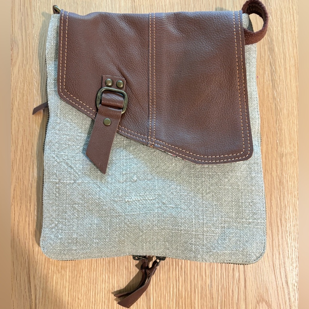 Vintage Addiction Jute & Leather Expandable Crossbody